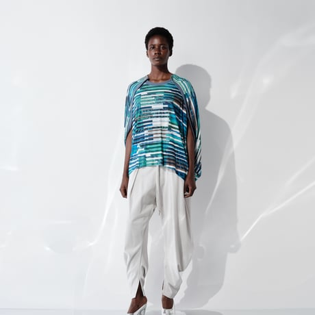 DK29-CS01-T07／”Hybrid Motion” Print ／60C/Mo Smooth Oversized Top／2COLORS