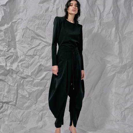 DK28-CS02-P02／Camellia Resilient Ponte Curved Silhouette Pants／2COLORS