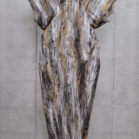 DK30-01-O03／Abstract Print & Embroidery Flow Line Dress／1COLOR