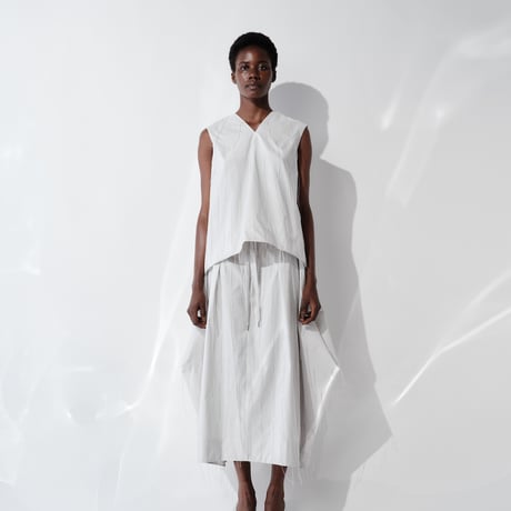 DK29-08-S04／Whisper Flow Cut Jacquard Draped Detail Skirt／2COLORS