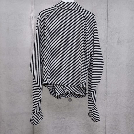 DK30-06-B05／3D Bias Stripe Twisted Blouse／1COLOR