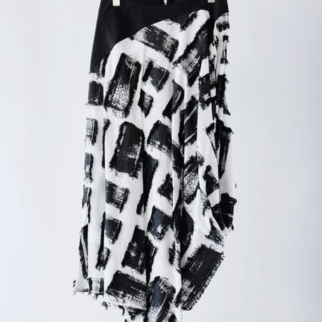 DK29-05-S02／Fringe Cut Jacquard Asymmetric Skirt／2COLORS