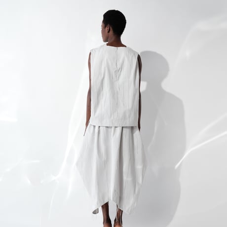 DK29-08-S04／Whisper Flow Cut Jacquard Draped Detail Skirt／2COLORS