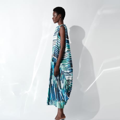 DK29-01-D05／“Hybrid Motion” Print ／ Rayon Cotton Satin Sleeveless Dress／2COLORS