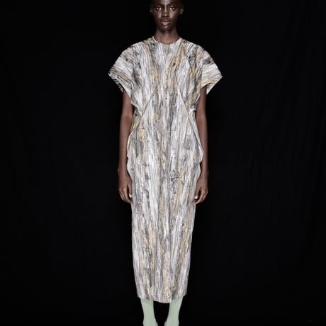 DK30-01-O03／Abstract Print & Embroidery Flow Line Dress／1COLOR