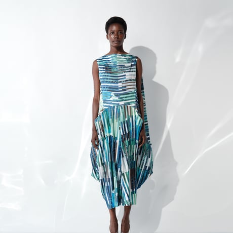 DK29-01-D05／“Hybrid Motion” Print ／ Rayon Cotton Satin Sleeveless Dress／2COLORS