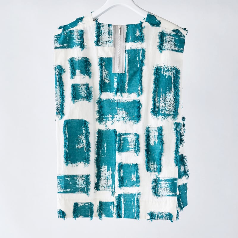 DK29-05-T02／Fringe Cut Jacquard Sleeveless V-Ne