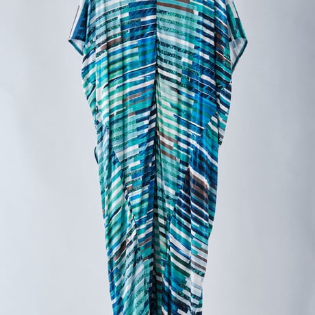 DK29-CS01-O02／”Hybrid Motion” Print ／60C/Mo Smooth Tucked Detail Dress／2COLORS