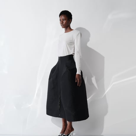 DK29-CS02-T03／Triacetate Cool Ponte Shoulder-Padded Top／2COLORS