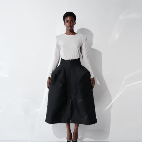 DK29-CS02-T03／Triacetate Cool Ponte Shoulder-Padded Top／2COLORS