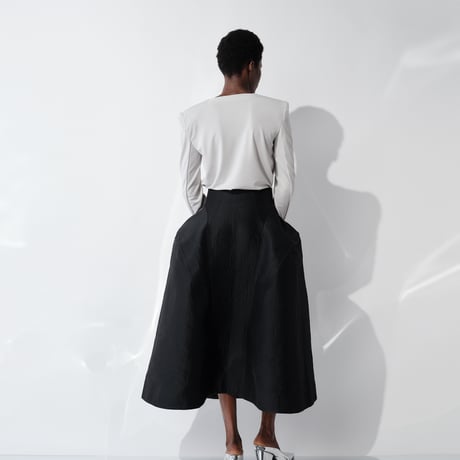 DK29-CS02-T03／Triacetate Cool Ponte Shoulder-Padded Top／2COLORS