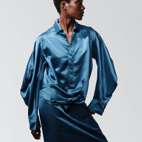 DK29-07-B03／Naia Shiny Tricotine Twisted Blouse／3COLORS