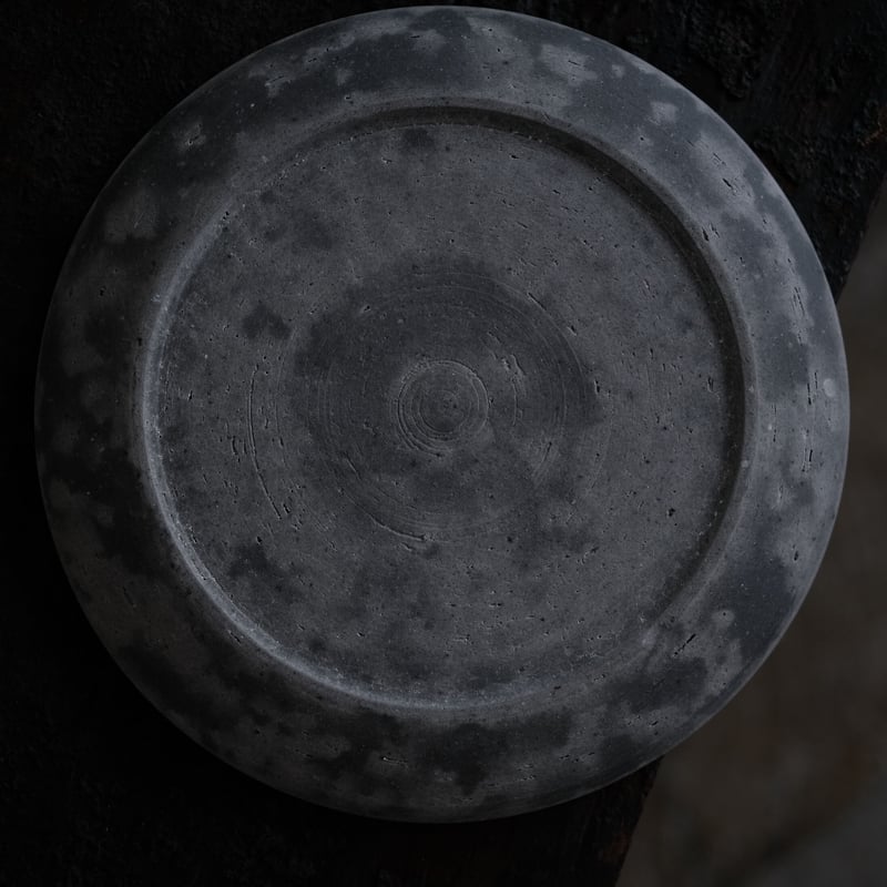 黒土平皿 / 大森 健司 | cafe design shop ninaite