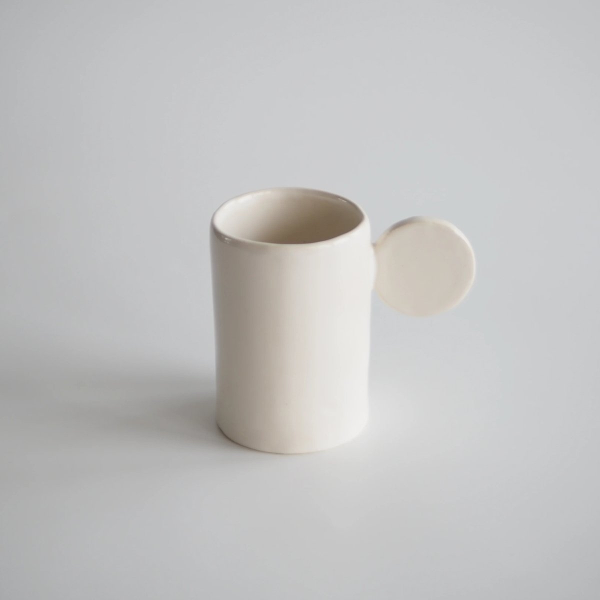 FLAT MUG 1 / AYA COURVOISIER | cafe design shop FLAT MUG 1 / AYA COURVOISIER | cafe design shop