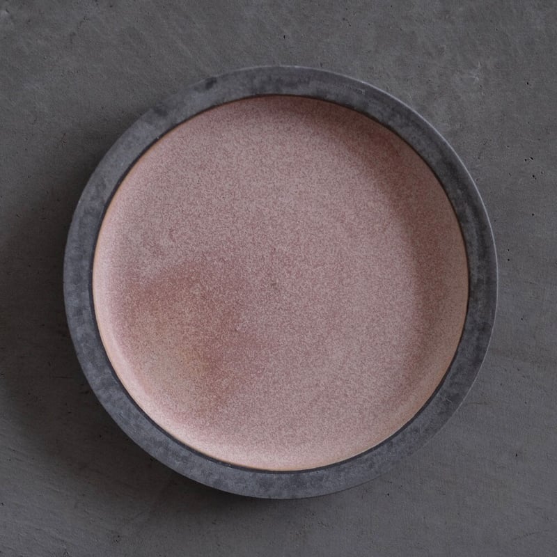 黒土リム皿 (リム細) / 大森 健司 | cafe design shop ninaite