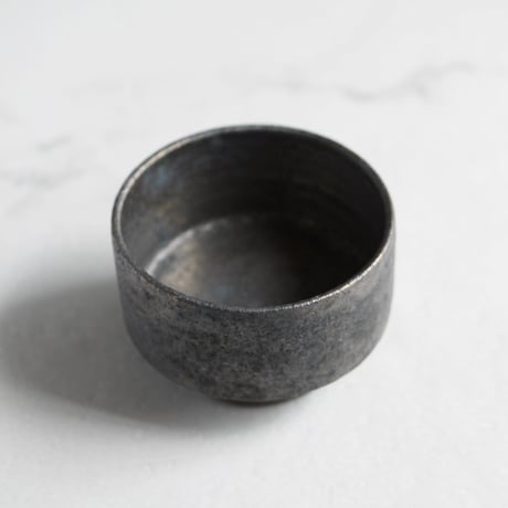 黒鈍 筒茶碗  / 若狹 祐介