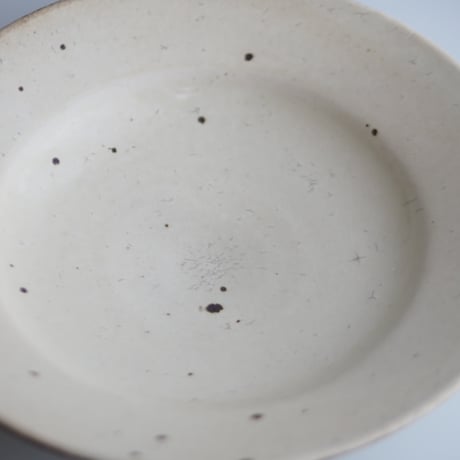 粉引 ルチル釉 リム皿 (リム広) 7.5寸 / 下村 淳