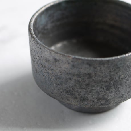 黒鈍 筒茶碗  / 若狹 祐介