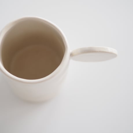 FLAT MUG 1 / AYA COURVOISIER