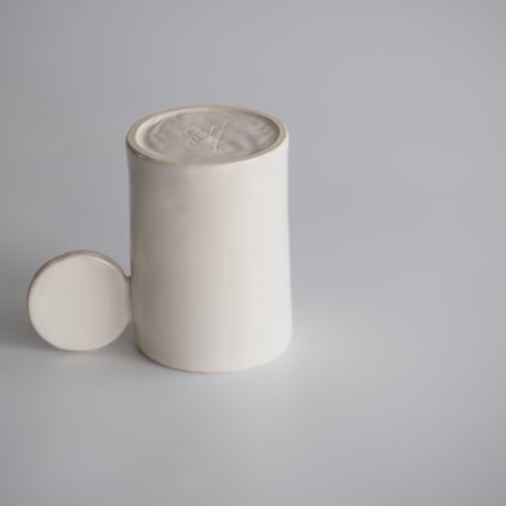 FLAT MUG 1 / AYA COURVOISIER
