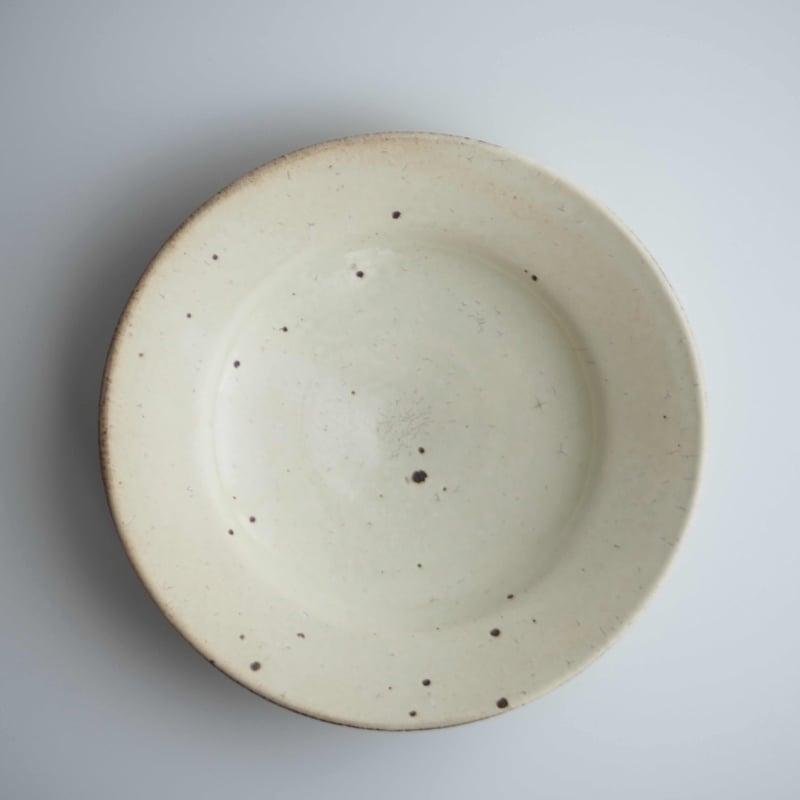 粉引 ルチル釉 リム皿 (リム広) 7.5寸 / 下村 淳 | cafe design sho
