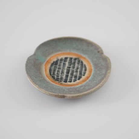 草原 点々 三葉皿  / 蓮尾 寧子