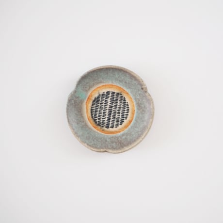 草原 点々 三葉皿  / 蓮尾 寧子