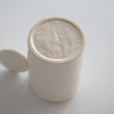 FLAT MUG 1 / AYA COURVOISIER