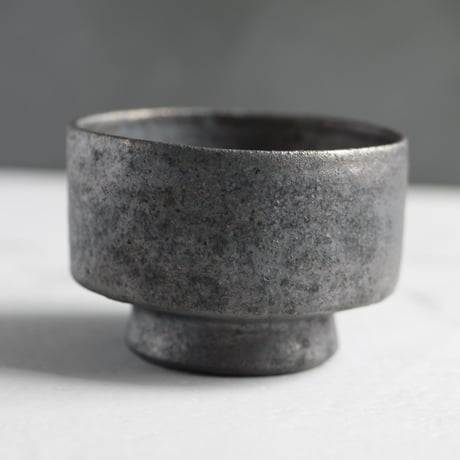 黒鈍 筒茶碗  / 若狹 祐介