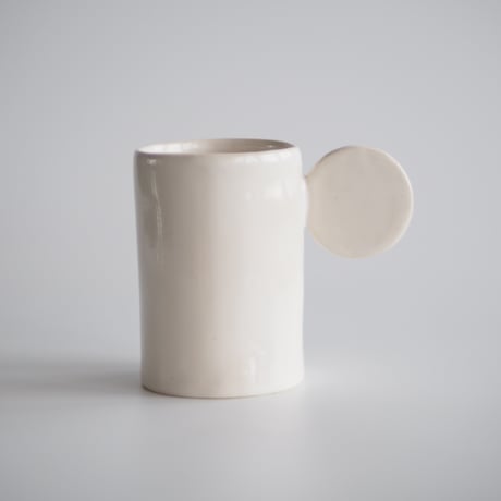 FLAT MUG 1 / AYA COURVOISIER