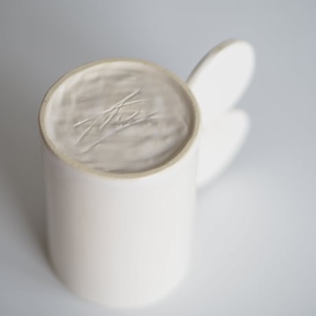 FLAT MUG 2 / AYA COURVOISIER