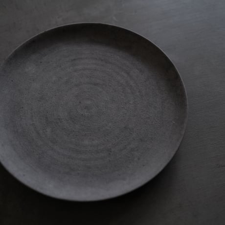 黒土平皿  / 大森 健司