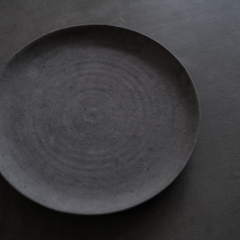 黒土平皿 / 大森 健司 | cafe design shop ninaite