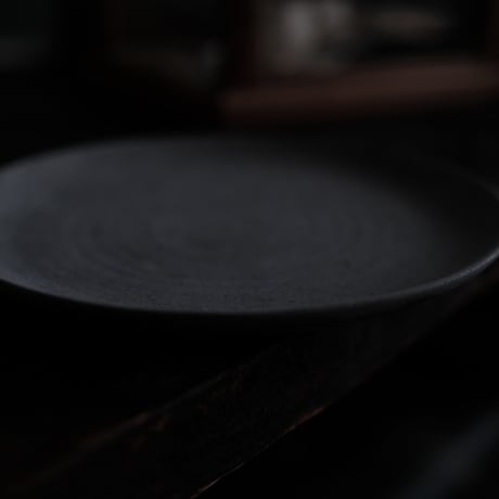 黒土平皿  / 大森 健司