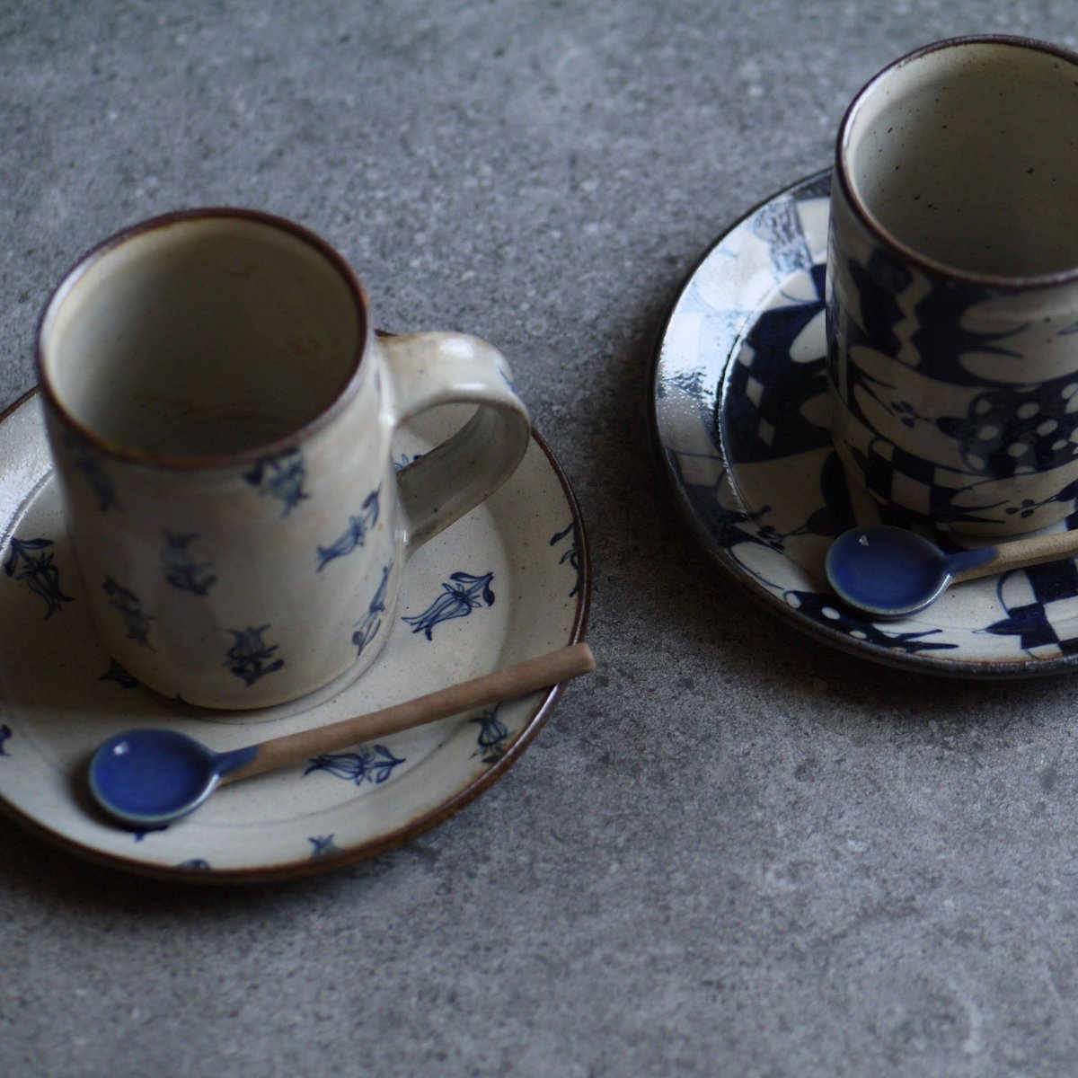 染付 カップ&ソーサー 花 / ヒヅミ峠舎 | cafe design shop ninaite 染付 カップ&ソーサー 花 / ヒヅミ峠舎 | cafe design shop ninaite