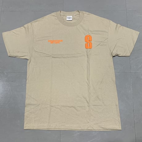 Selection of life. S LOGO Emblem Tee Beige×Orange