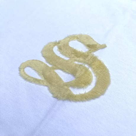 Selection of life. Kelocky OLD ENGLISH S LOGO Tee WHITE×YELLOW