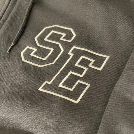 Selection of life. SE LOGO Zip Hoodie BLACK