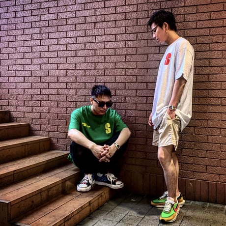 Selection of life. S LOGO Emblem Tee Light Gray×Red