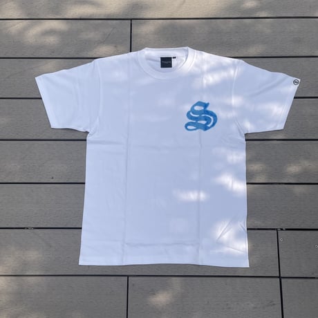 Selection of life. Kelocky OLD ENGLISH S LOGO Tee WHITE×BLUE