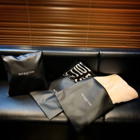 Selection of life. College LOGO Blanket&Cushion BLACK