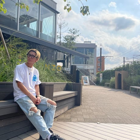Selection of life. Kelocky OLD ENGLISH S LOGO Tee WHITE×YELLOW