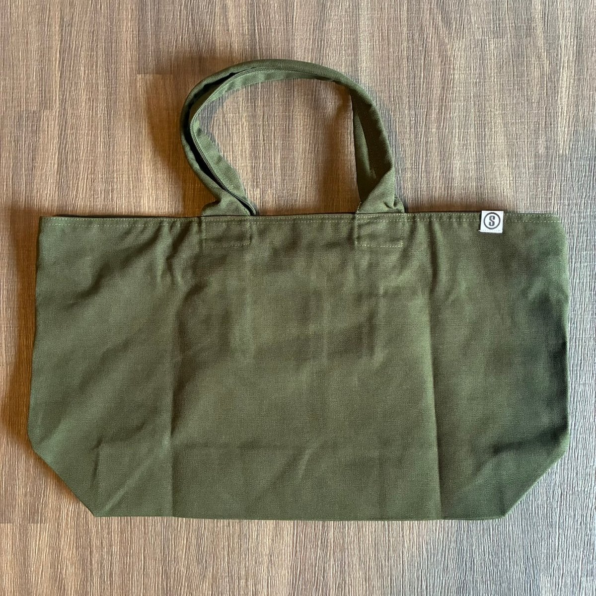 Selection of life. OVAL LOGO Zip Tote bag OLIVE