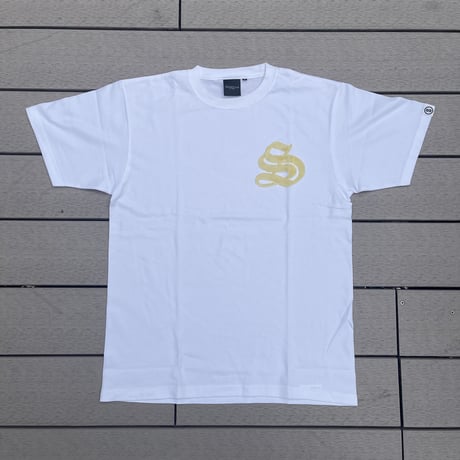 Selection of life. Kelocky OLD ENGLISH S LOGO Tee WHITE×YELLOW
