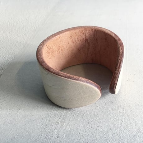 桐革 BANGLE