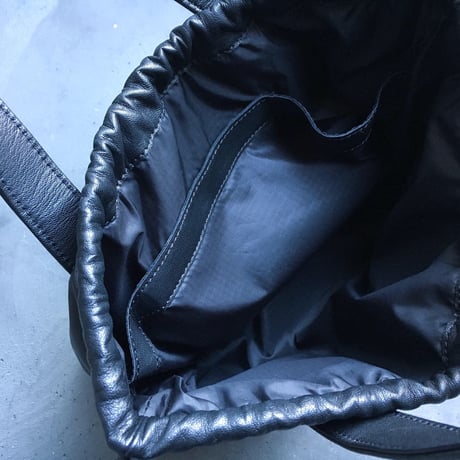 CIRCLE TOTE M-SIZE WATER PROOF GOAT LEATHER