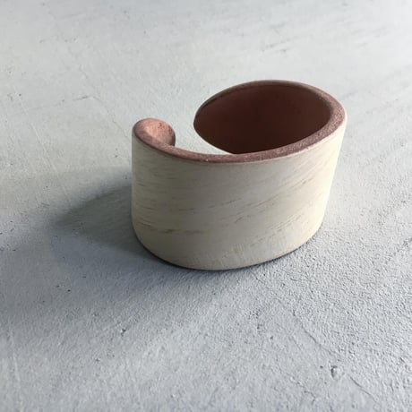 桐革 BANGLE