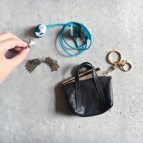 BUCKLE TOTE KEY HOLDER