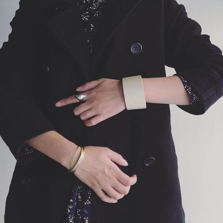 桐革 BANGLE