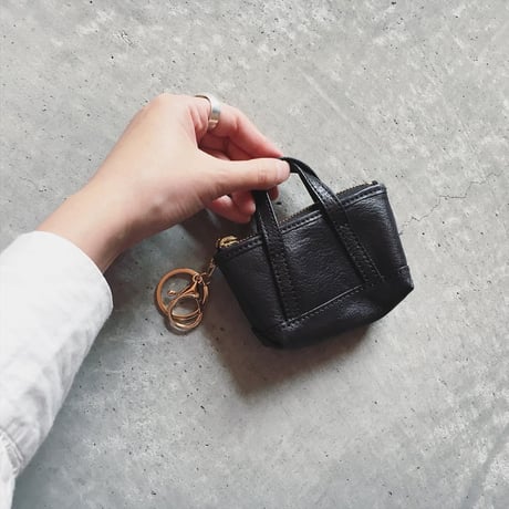 BUCKLE TOTE KEY HOLDER